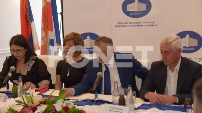 Ugovori za 14 opština 